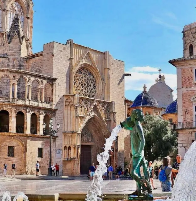 Plaza de la virgen y la basilica